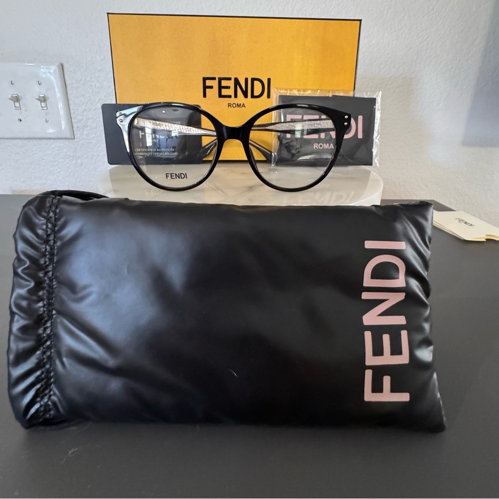 Fendi Black Glasses Sophisticated Design